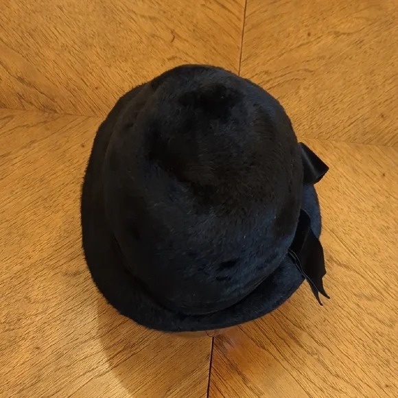 Vintage Su-Zan Originale Martelle Black Women's Cloche Hat with Velvet Ribbon - Picture 5 of 10